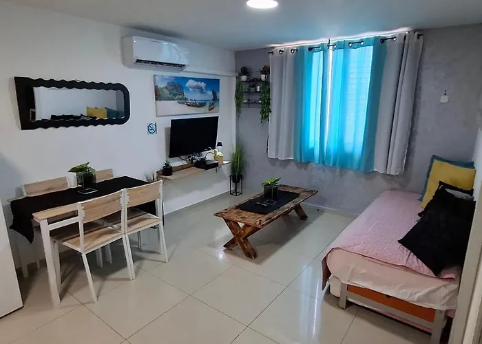 An Tzofit Suite